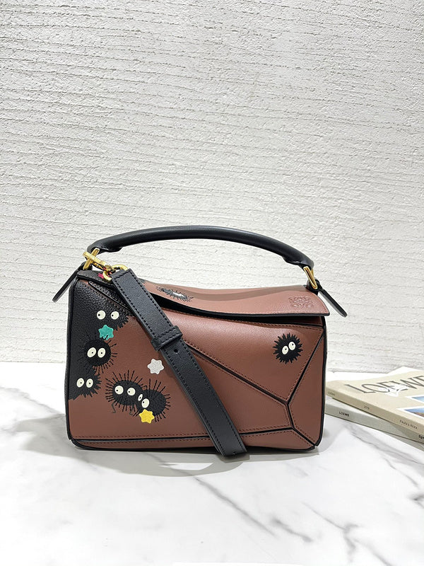 Ziva's Charm handbag – detail view (18cm*11cm*7.5cm)