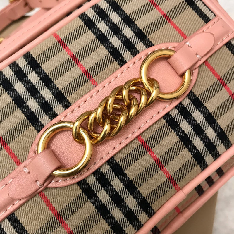 Ziva's Charm handbag – close-up view (one versatile size)
