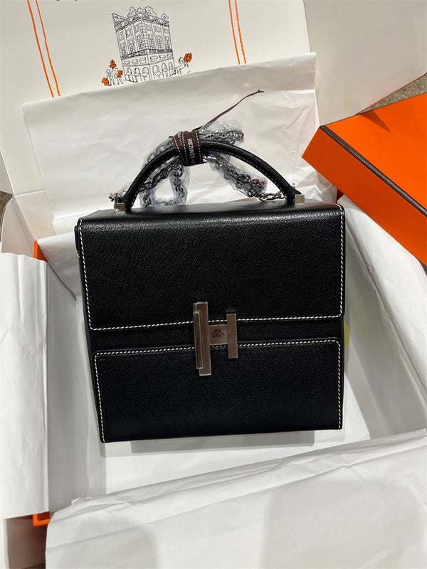  crossbody bag interior and compartment view 9