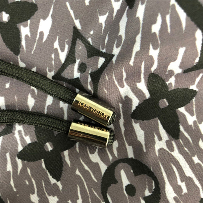 Full styled look of Louis Vuitton cotton t-shirt with runway-inspired design