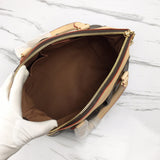 Side profile of chic everyday-luxe women's handbag – women's designer-style accessory