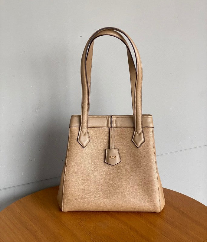 Ziva's Charm handbag – detail view (15cm*18.5cm*18cm)