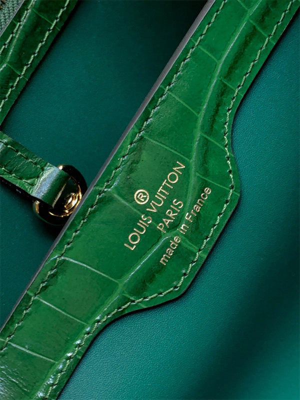  everyday bag interior and compartment view 45