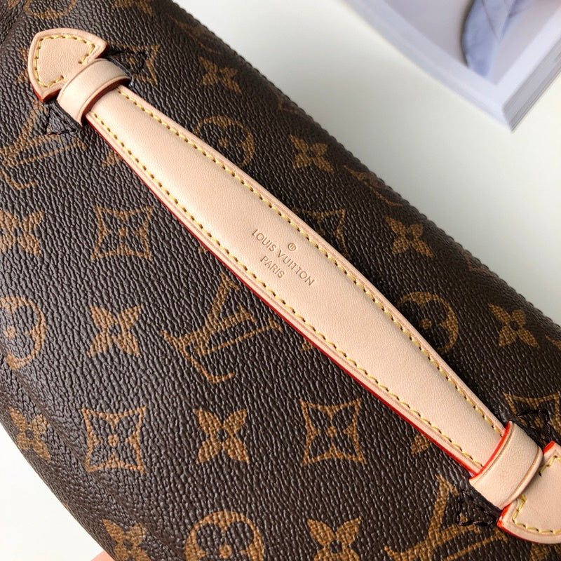 Side profile of everyday-luxe chic women's handbag – women's luxury accessory