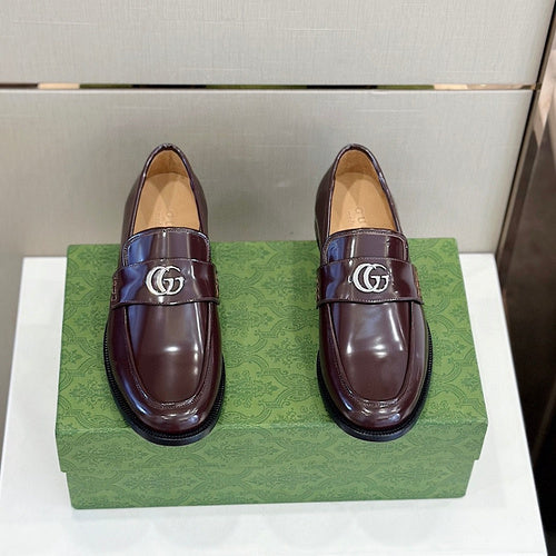 Gucci classic monochrome luxury sneakers view 11 heritage-inspired look