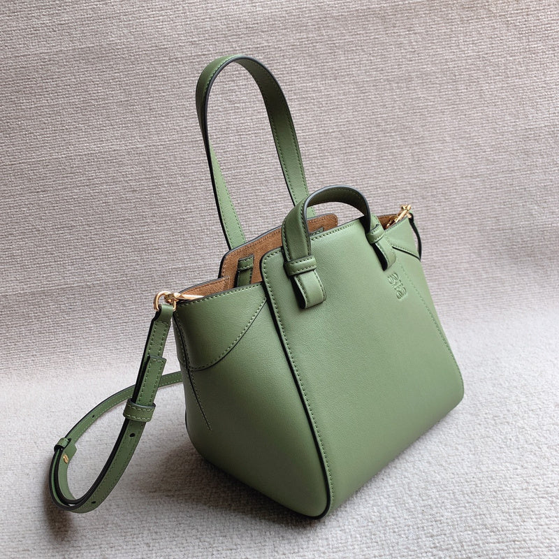 Ziva's Charm handbag – carry view (20cm*20cm*18cm)