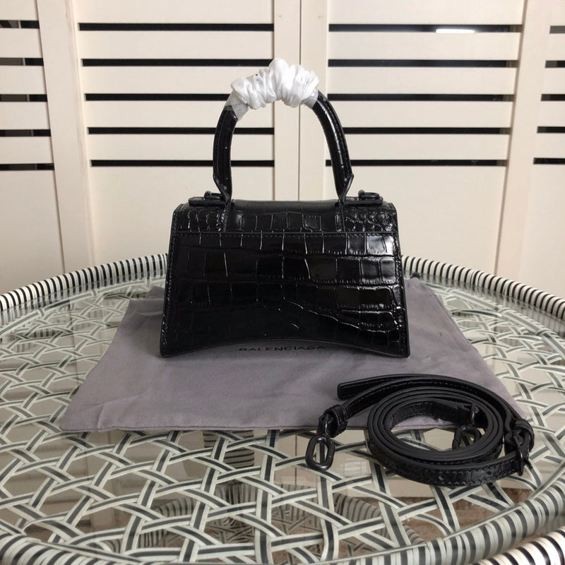 Interior view of statement everyday-luxe women's handbag – women's premium purse
