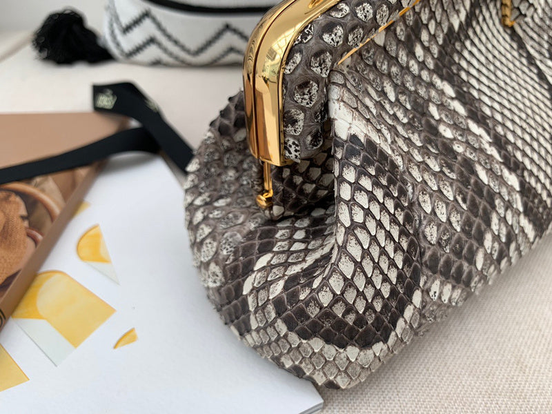 Ziva's Charm handbag – interior view (26cm*18cm*9.5cm)