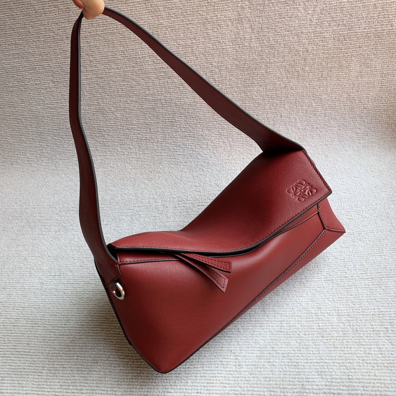 Ziva's Charm handbag – front view (28cm*12cm*11cm)