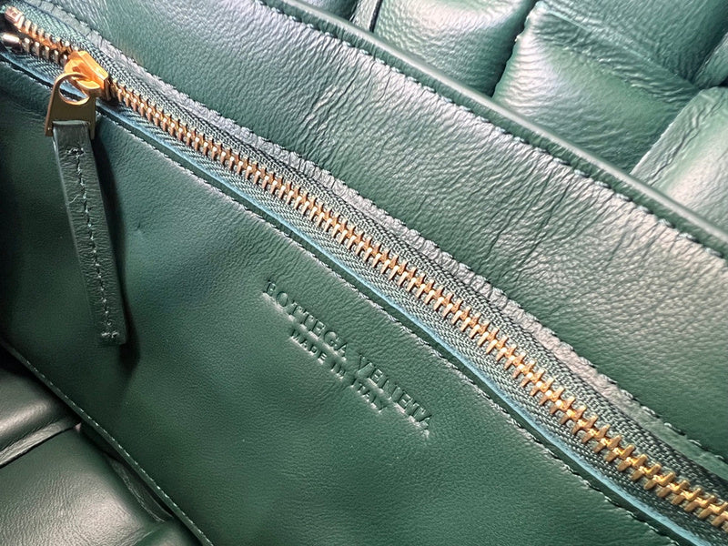 Timeless Premium PU Leather Handbag - Understated Luxury Look | Women's Designer-Inspired Purse #1638 - close-up detail shot (image 3) of designer-inspired handbag