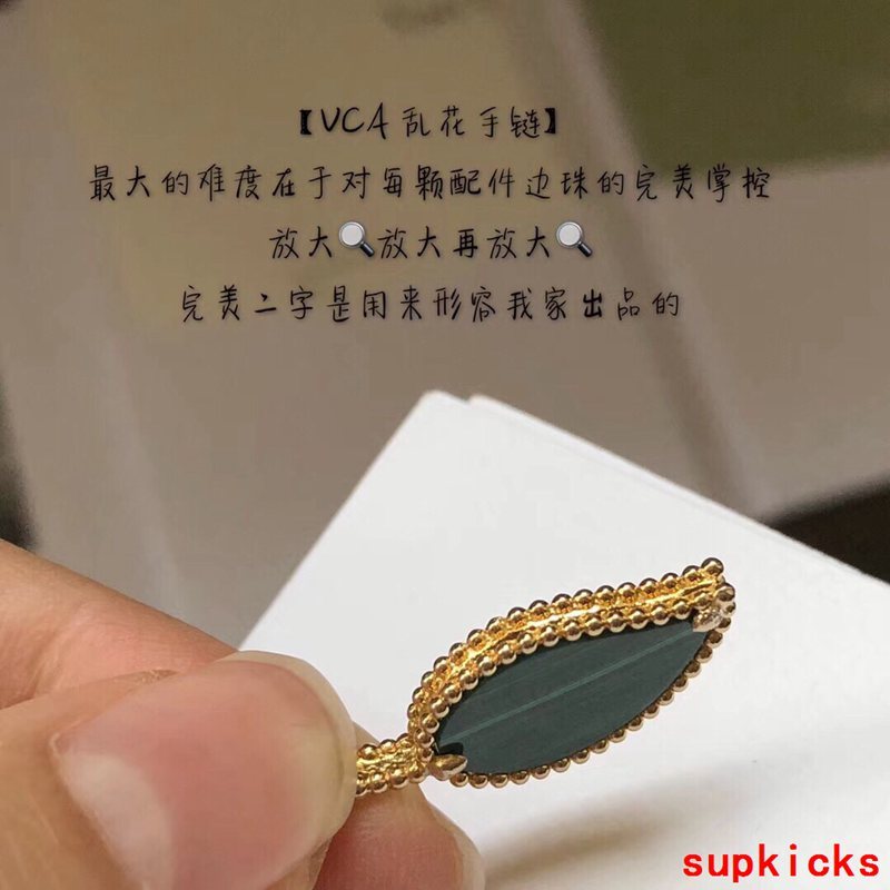 Angled view of Van Cleef & Arpels unisex jewelry piece