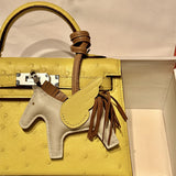  tote bag close-up of hardware and finish