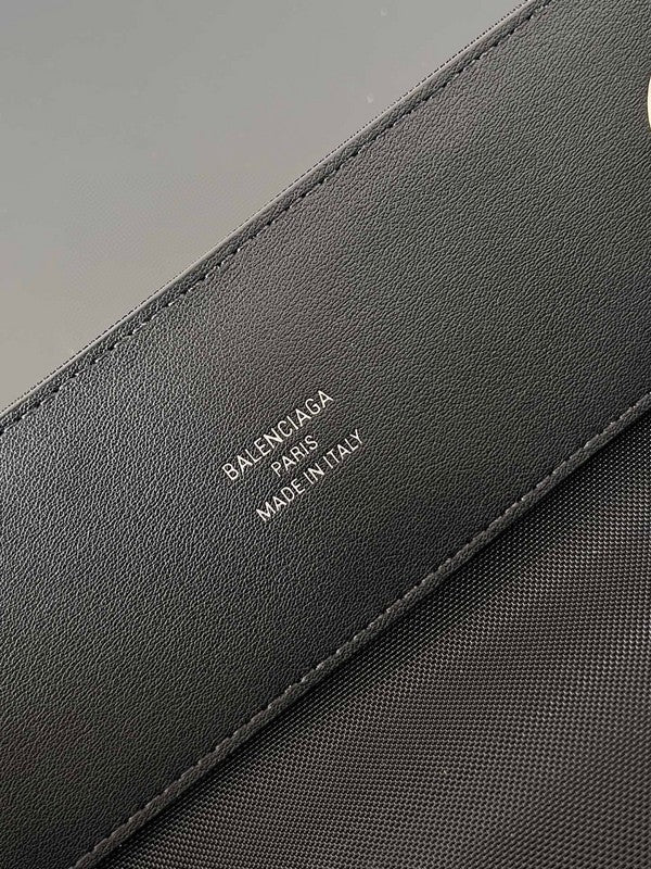 Zivas Charm Signature Style Fashion Handbag (Polished Everyday Piece) – Detail View