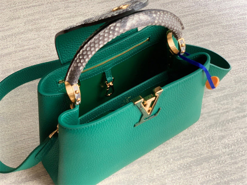  shoulder bag interior and compartment view