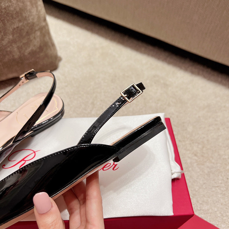 Full silhouette view of Roger Vivier luxury piece style No.072