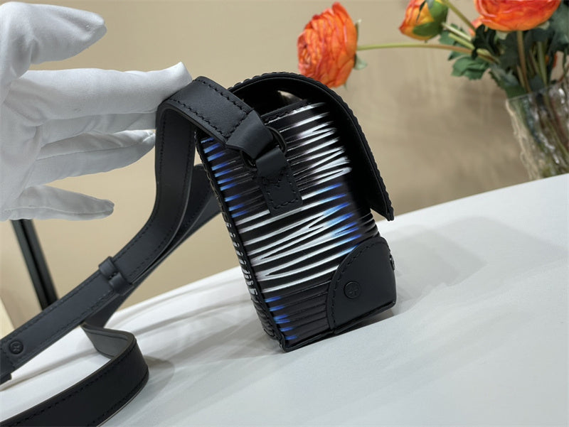  top-handle bag interior and compartment view