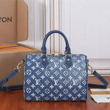  signature everyday bag detail view showing craftsmanship