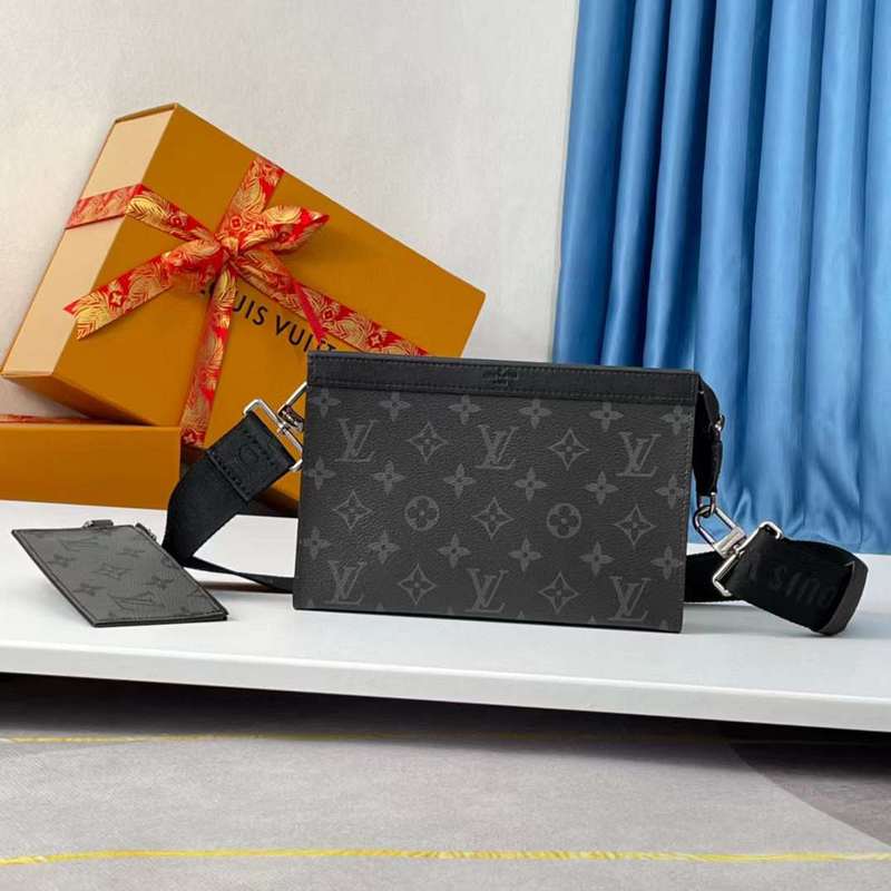 Side profile of chic everyday-luxe women's handbag – women's luxury accessory
