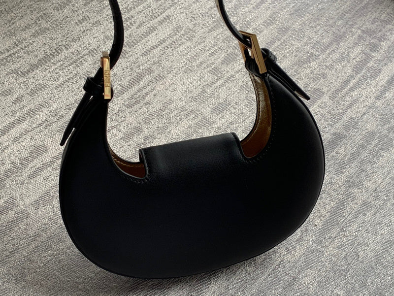 Ziva's Charm handbag – close-up view (22cm*4.5cm*17.5cm)