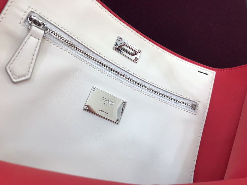 Ziva's Charm handbag – close-up view (Standard Size)