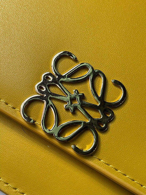 Ziva's Charm handbag – full view (19cm*6cm*13.5cm)