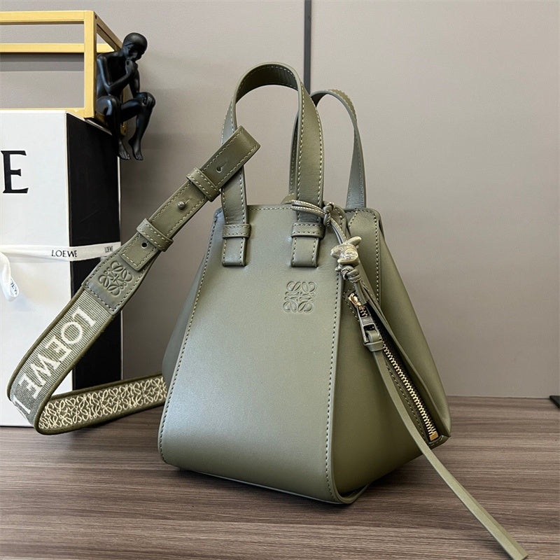 Ziva's Charm handbag – detail view (19.5cm*14.4cm*20.8cm)