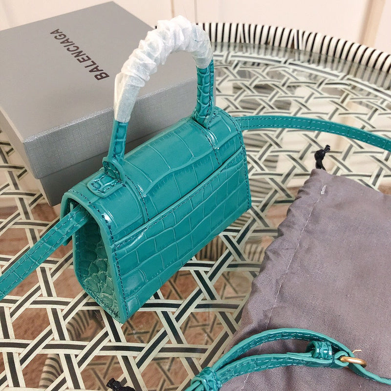 Front view of structured classic women's handbag – women's premium purse