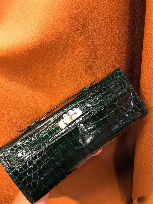  handbag close-up of hardware and finish 17