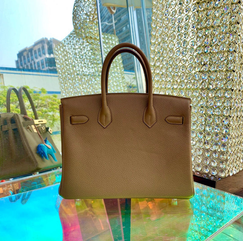 Close-up detail of effortless bag design