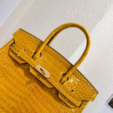  Refined carryall bag front view 7