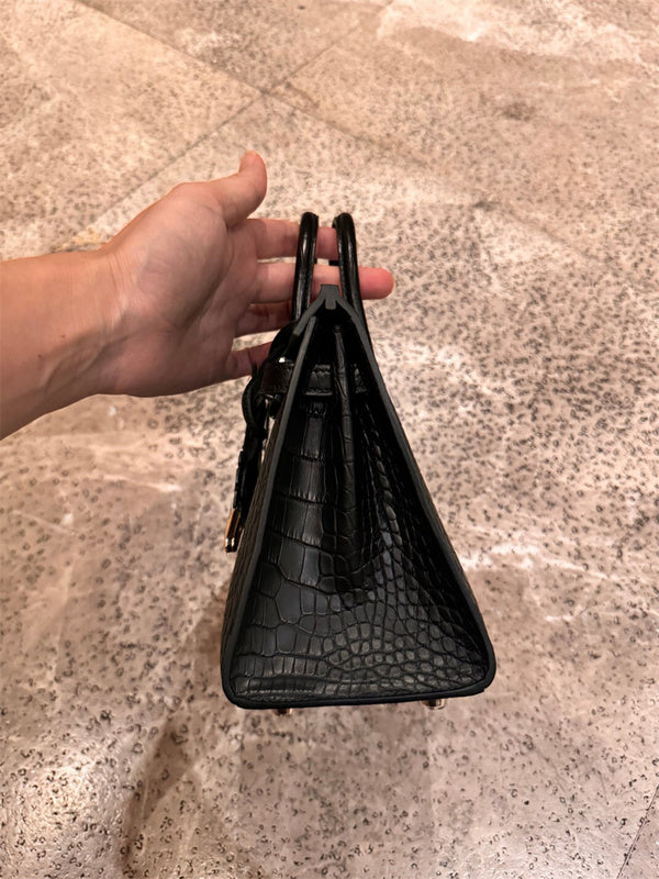  Tailored handbag front view 7