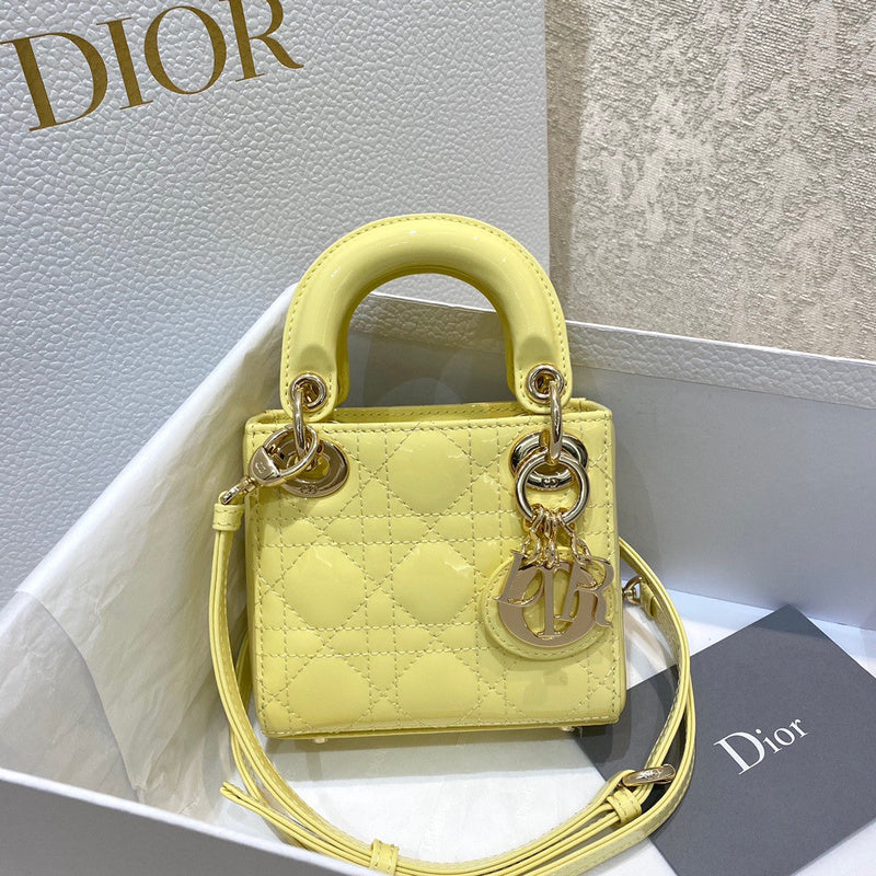 Close-up detail of everyday-luxe elevated women's handbag – women's everyday handbag