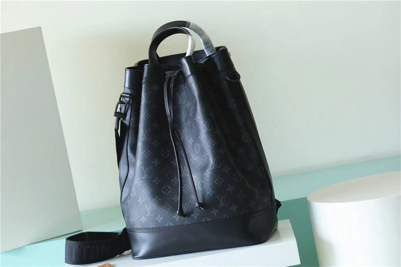  Elegant everyday bag front view
