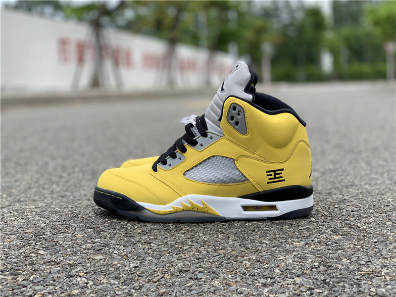 Nike Men's & Women's Iconic Street Trainers — Style 107 side view