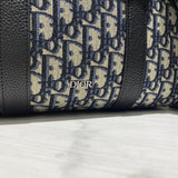 Handle and strap detail of refined premium women's handbag – women's luxury handbag