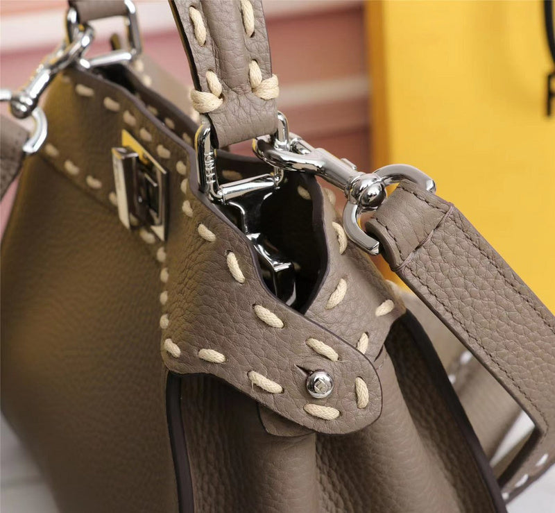 Ziva's Charm handbag – close-up view (Standard Size)