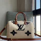  Classic carryall bag front view