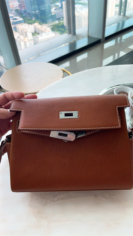 Everyday shopper bag carried on shoulder