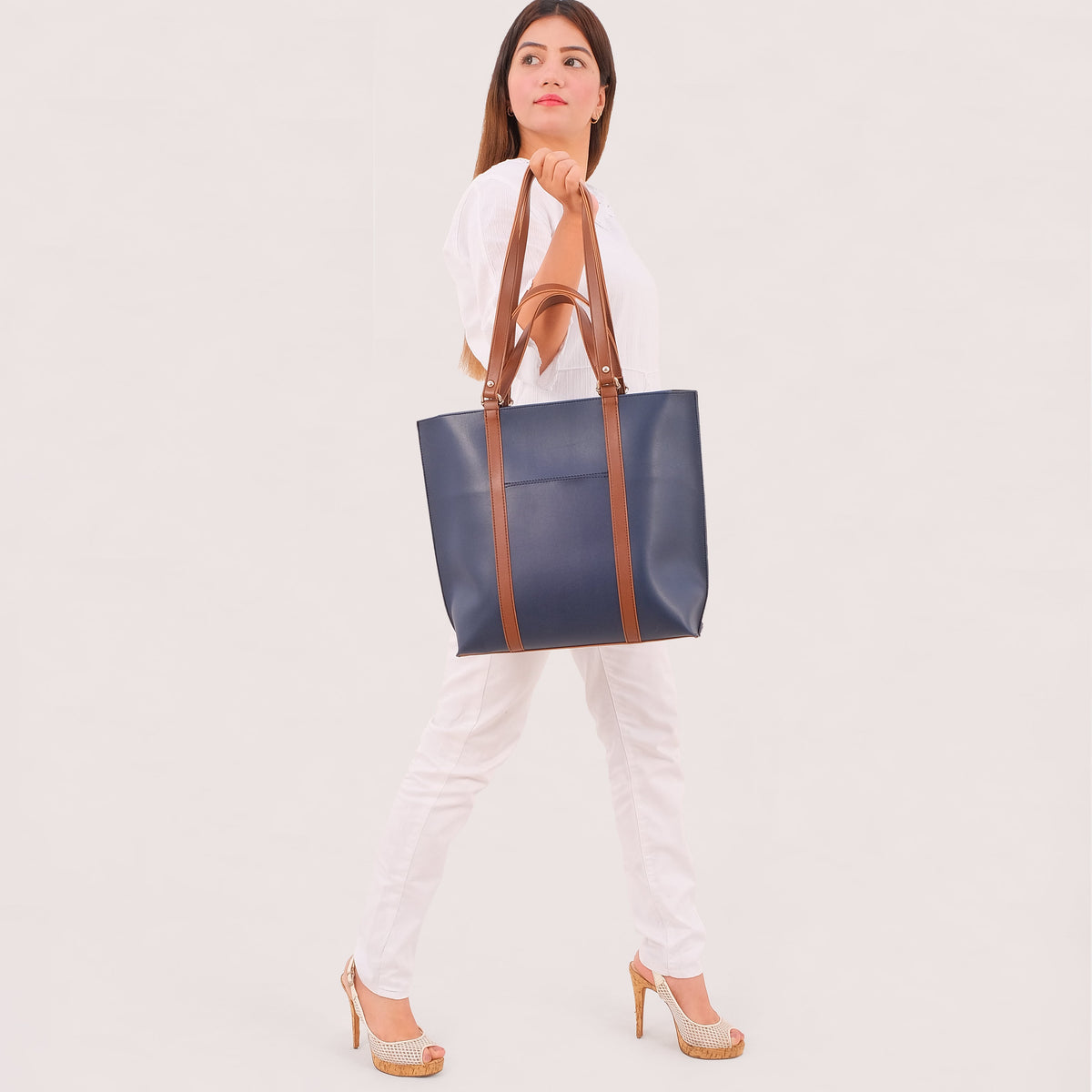 Ziva's Charm shoulder bag – product shot (one versatile size)