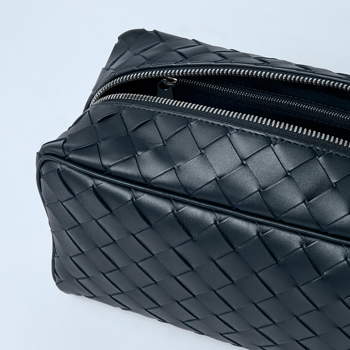 Bottega Veneta Bags? Bottega Veneta Men Intrecciato Travel Pouch Elegant Everyday Designer Handbag
