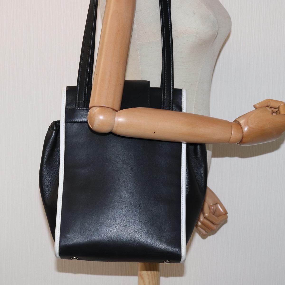Balenciaga Shoulder Bag Leather Black — Designer Shoulder Bag