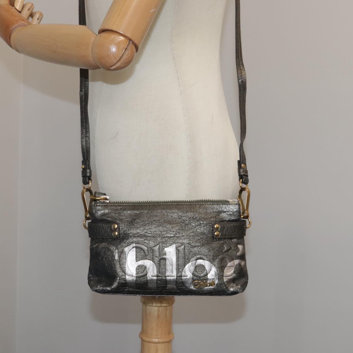 Chloe authentic luxury shoulder bag Brown leather craftsmanship