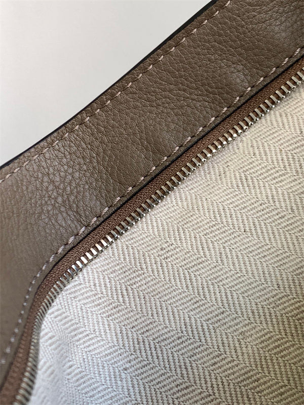 Ziva's Charm handbag – interior view (47cm*25cm*17cm)