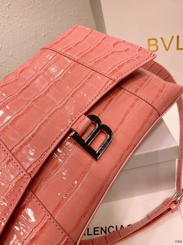 Ziva's Charm handbag – product shot (one versatile size)