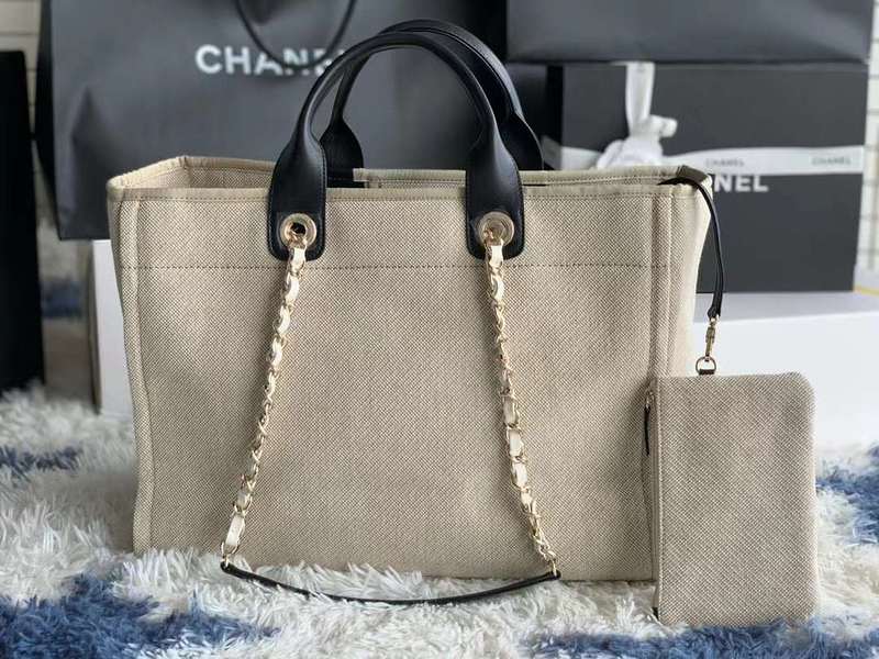 Zivas Charm Modern Edge Everyday Handbag (Considered Detail & Form) – Interior View