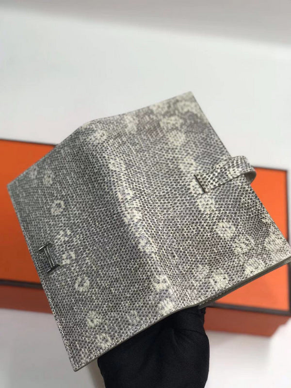 Close-up detail of effortless bag design