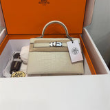  tote bag interior and compartment view