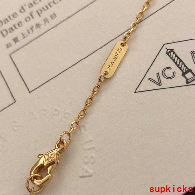 Angled view of Van Cleef & Arpels unisex jewelry piece