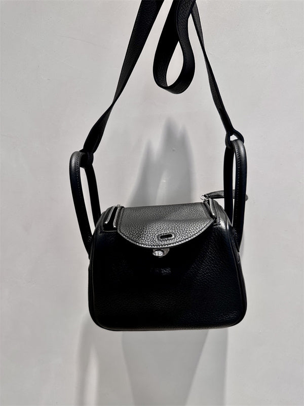  smart tote bag detail view showing craftsmanship