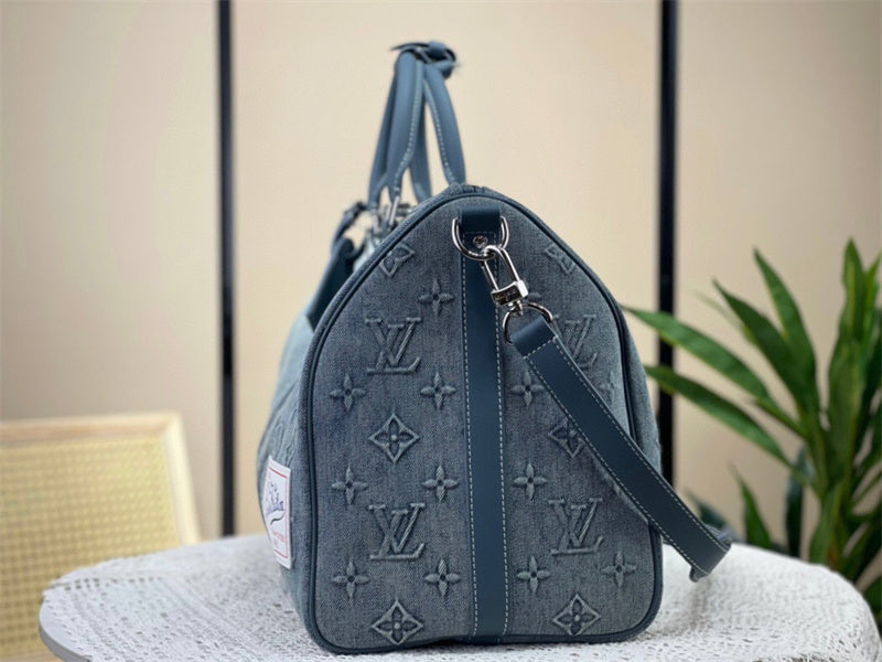  Effortless handbag carried on shoulder